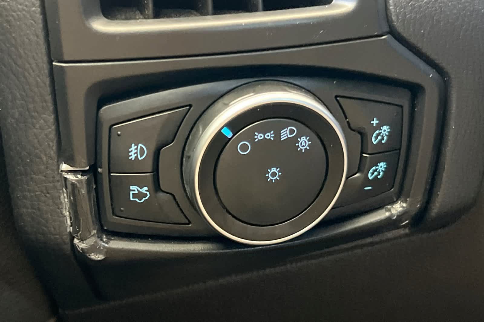 Used 2016 Ford Focus Titanium FWD image 29