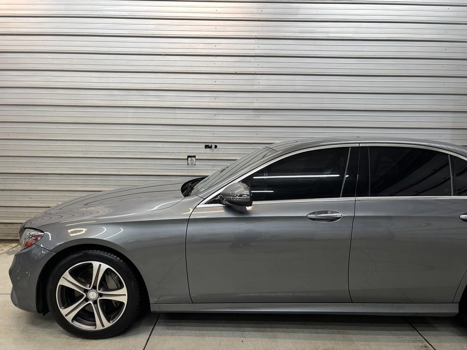 Used 2017 Mercedes-Benz E 300 4MATIC image 3