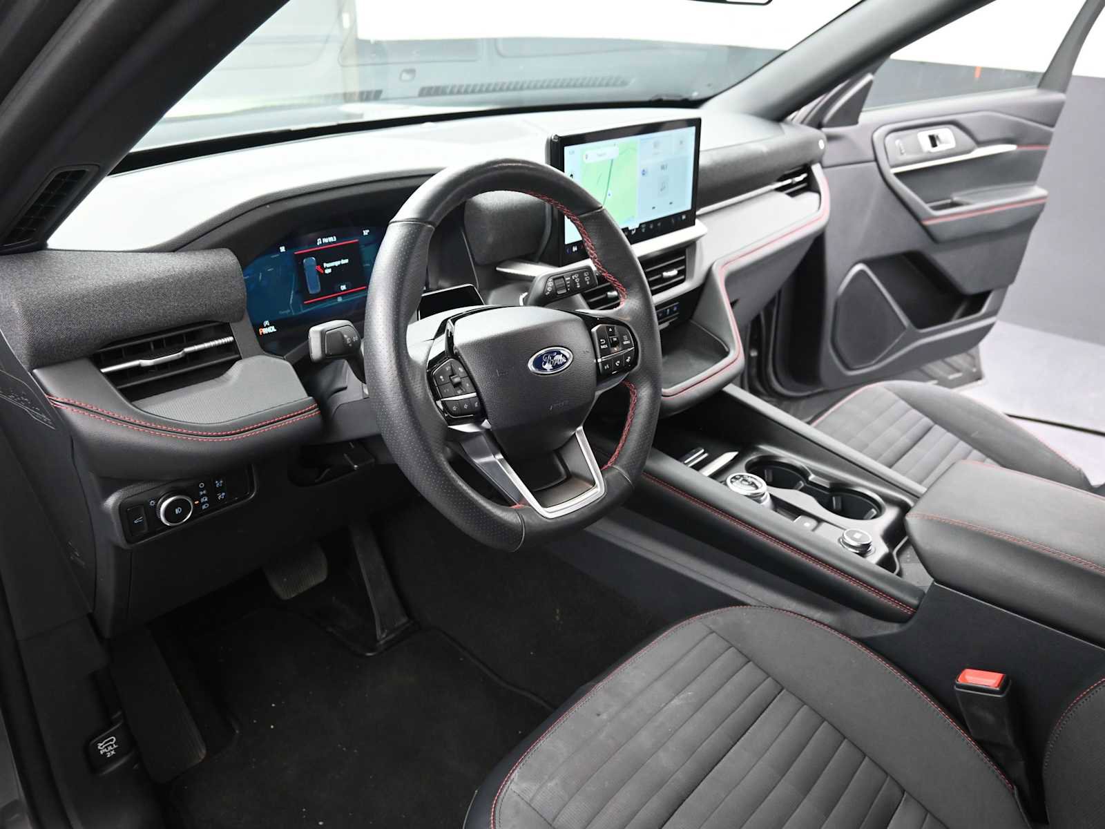 Used 2025 Ford Explorer ST-Line w/ ST-Line Street Pack image 10