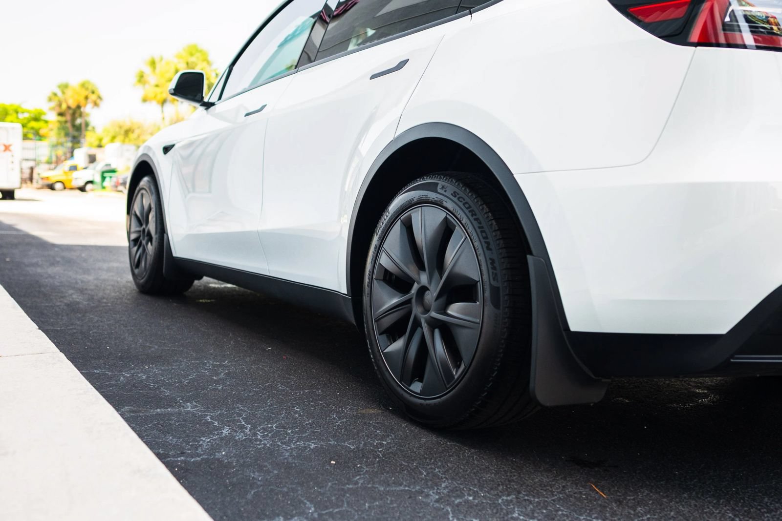 Used 2024 Tesla Model Y 2WD image 11