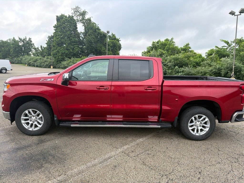 Used 2023 Chevrolet Silverado 1500 LT AWD/4WD image 6