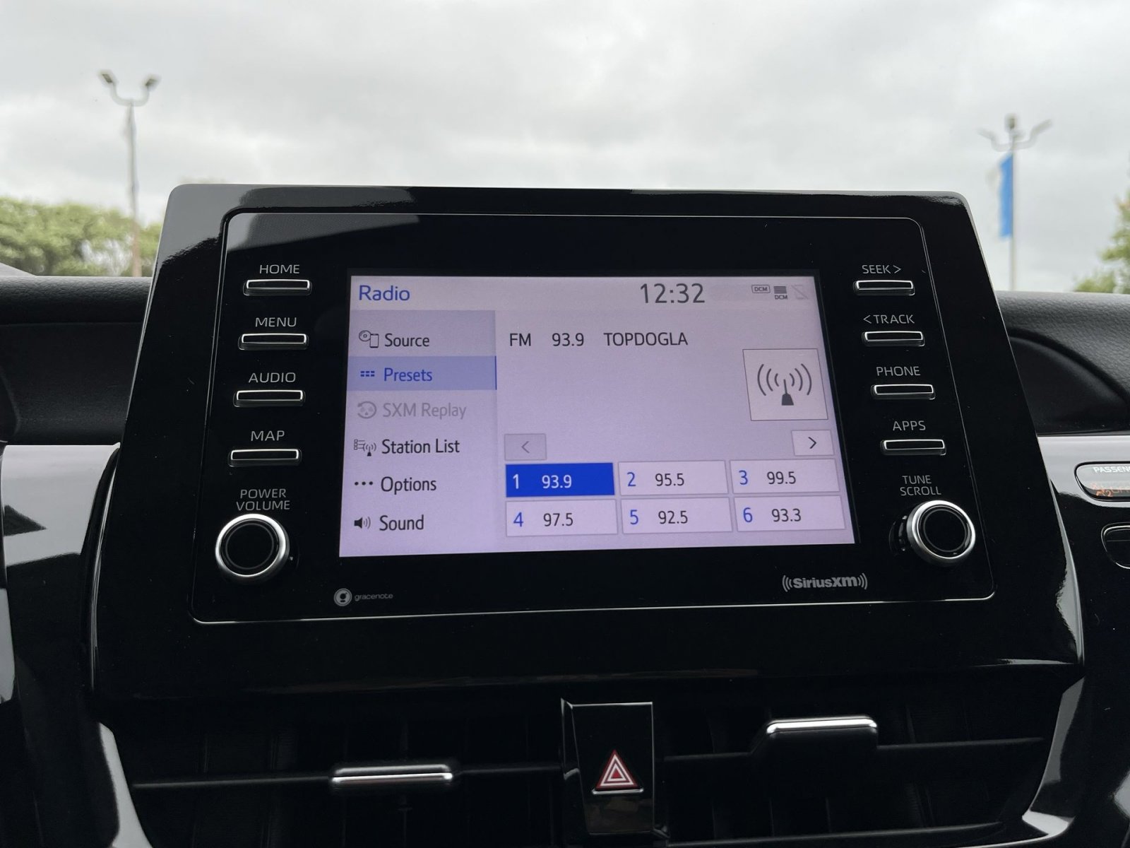 Used 2023 Toyota Camry SE image 18