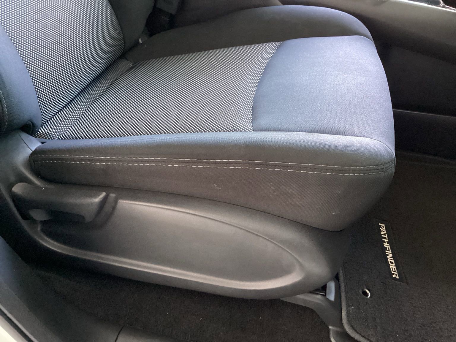 Used 2018 Nissan Pathfinder S image 18