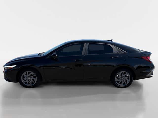 Certified 2024 Hyundai Elantra SEL FWD video 2