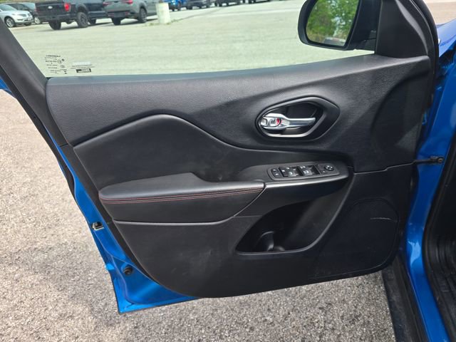 Used 2022 Jeep Cherokee Trailhawk w/ Comfort/Convenience Group AWD/4WD image 9