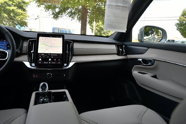 Certified 2026 Volvo XC90 B6 Plus AWD/4WD image 25