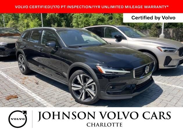 Used 2025 Volvo V60 B5 Cross Country Plus AWD/4WD image 1