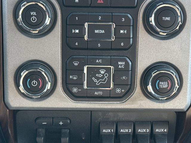 Used 2015 Ford F350 Lariat w/ Lariat Interior Package AWD/4WD image 32