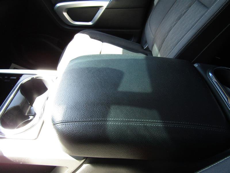 Used 2017 Nissan Titan SV image 23
