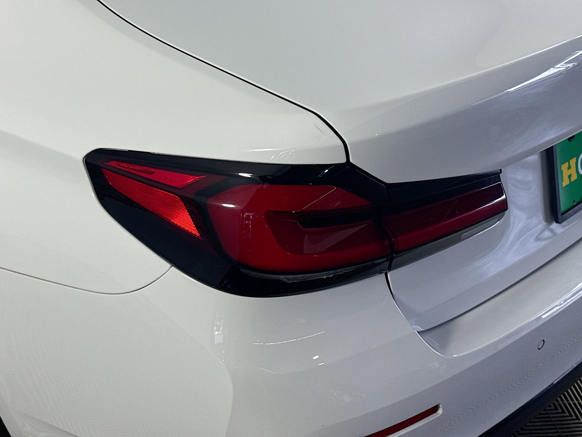 Used 2023 BMW 530e w/ Premium Package image 36