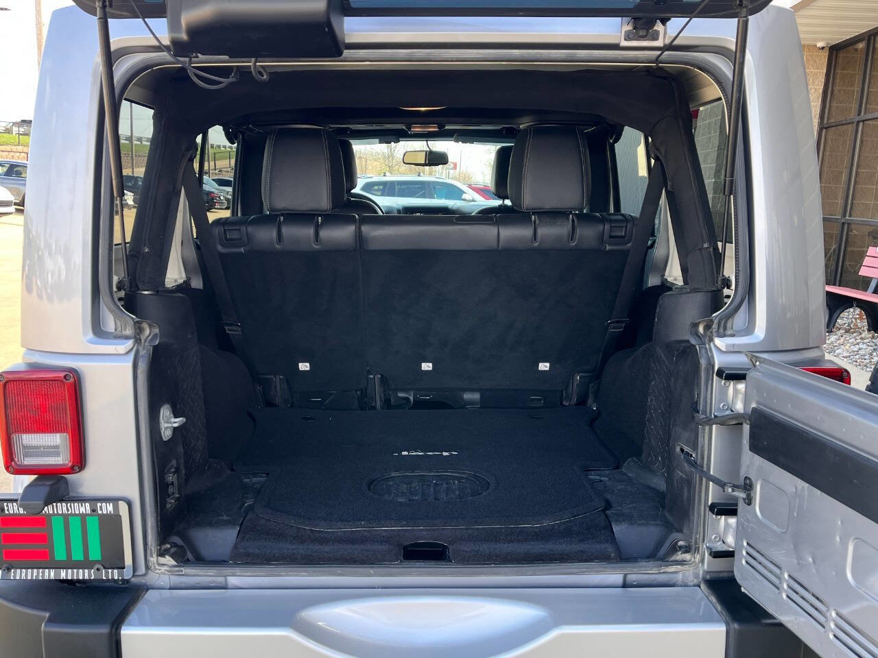 Used 2015 Jeep Wrangler Unlimited Sahara w/ Dual Top Group image 18