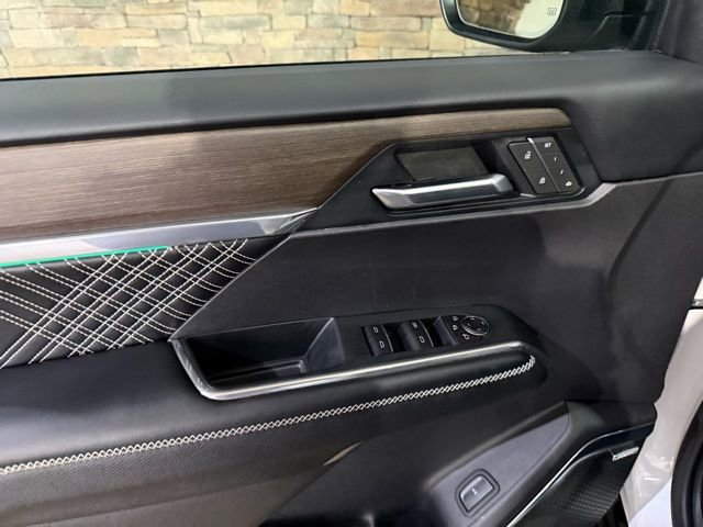 Used 2025 GMC Acadia Denali w/ Super Cruise Package image 11