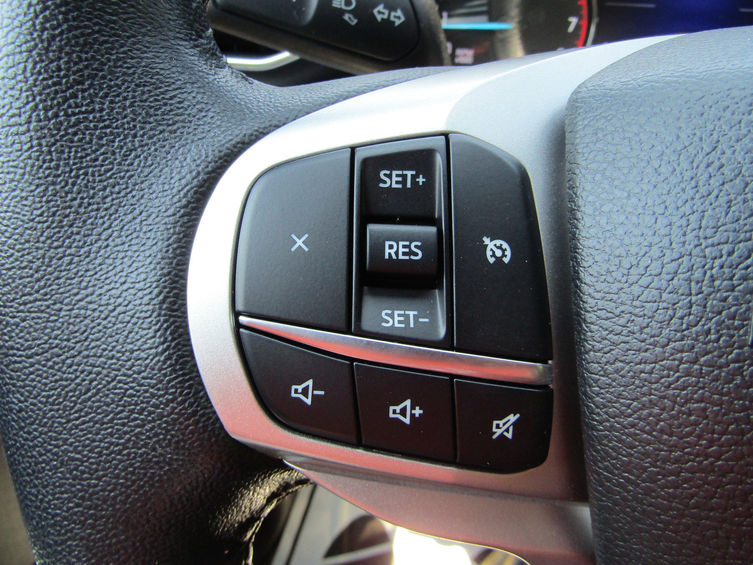Used 2024 Ford Explorer XLT w/ Equipment Group 202A AWD/4WD image 28