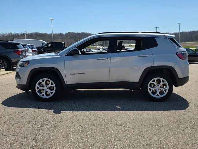 Used 2024 Jeep Compass Latitude AWD/4WD image 5