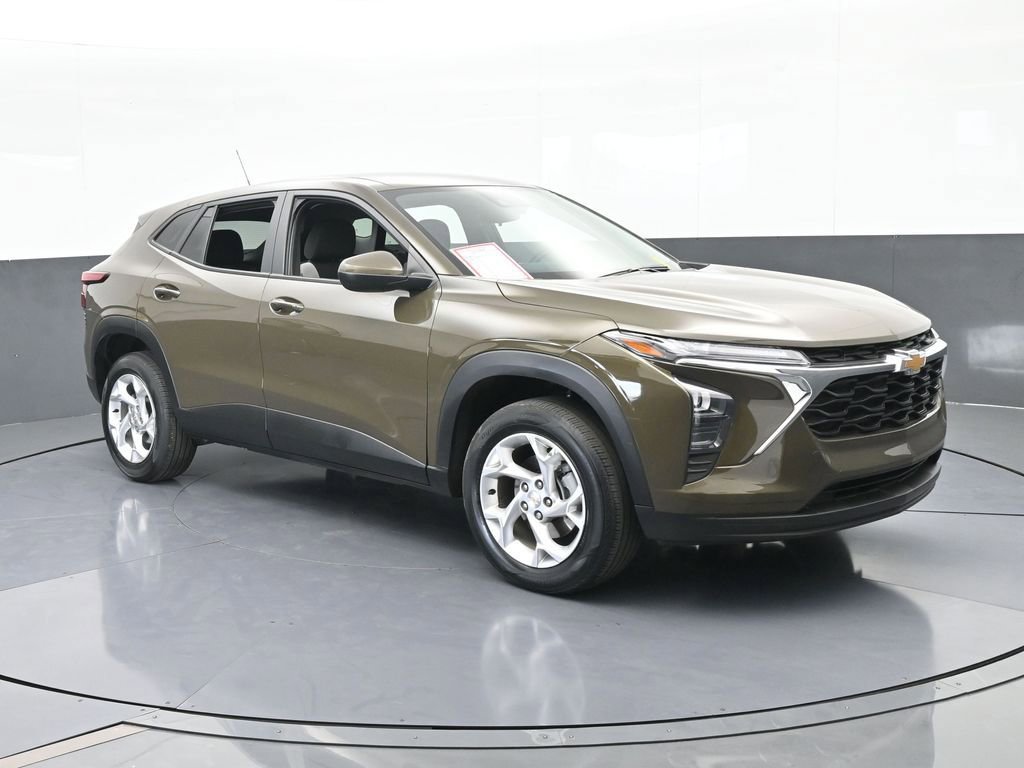 Used 2024 Chevrolet Trax LS w/ LS Convenience Package image 8