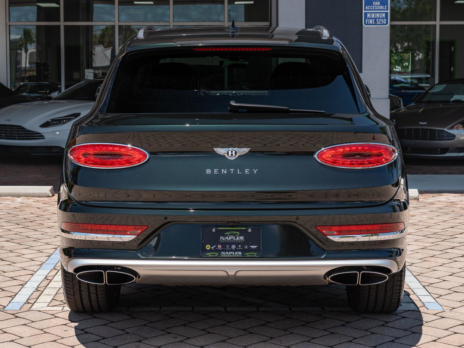 Used 2023 Bentley Bentayga Extended Wheelbase AWD/4WD image 31
