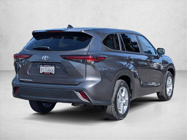 Used 2025 Toyota Highlander LE image 5