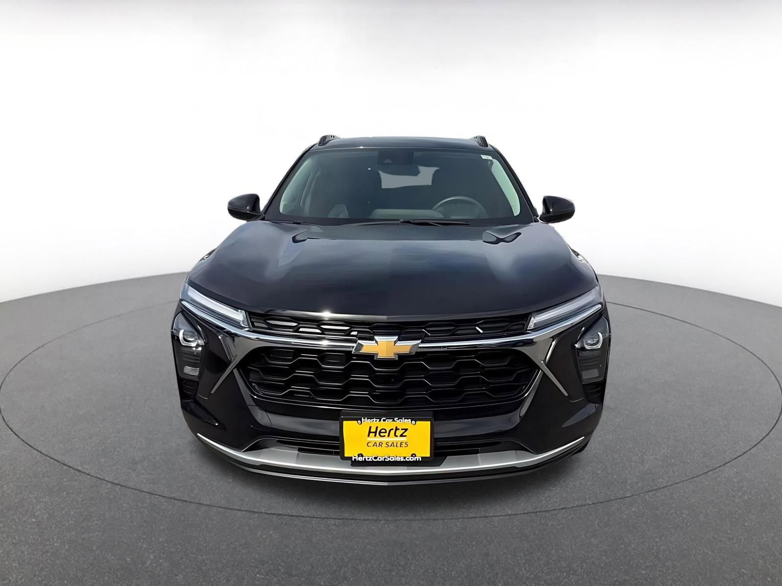 Used 2025 Chevrolet Trax LT FWD image 4