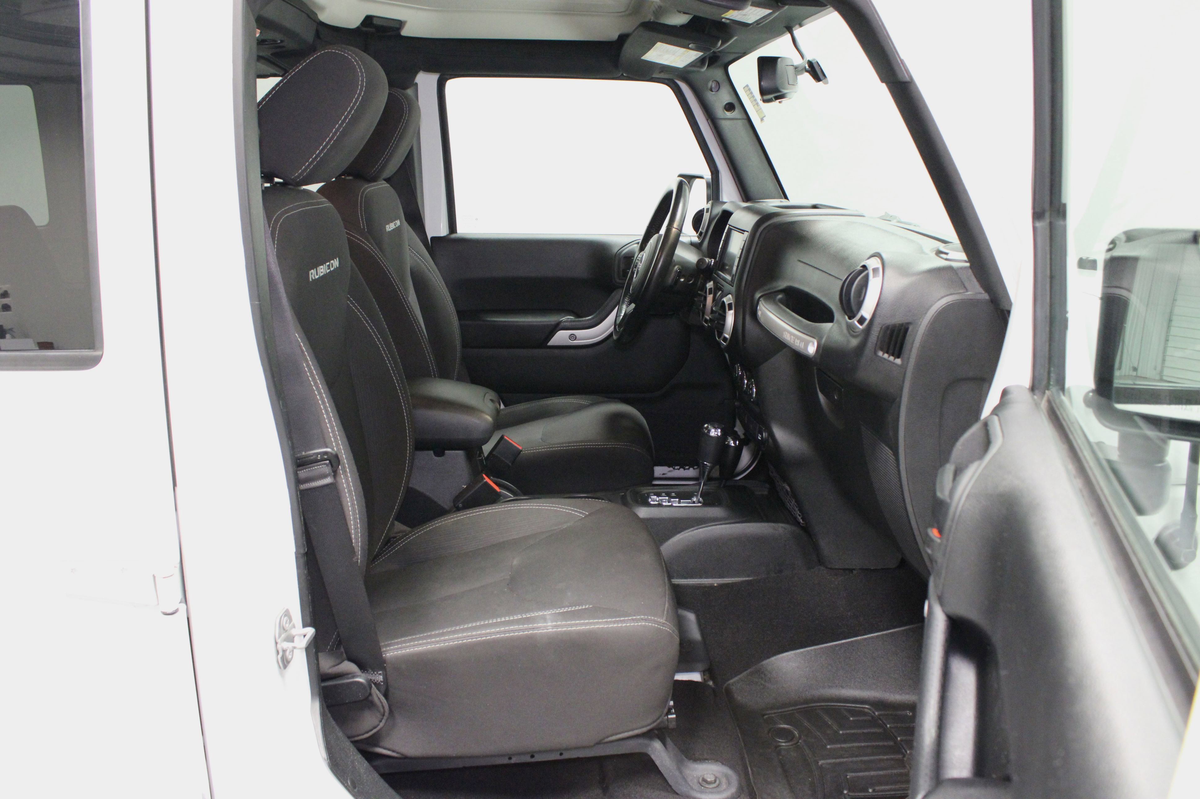 Used 2016 Jeep Wrangler Unlimited Rubicon w/ Connectivity Group AWD/4WD image 15