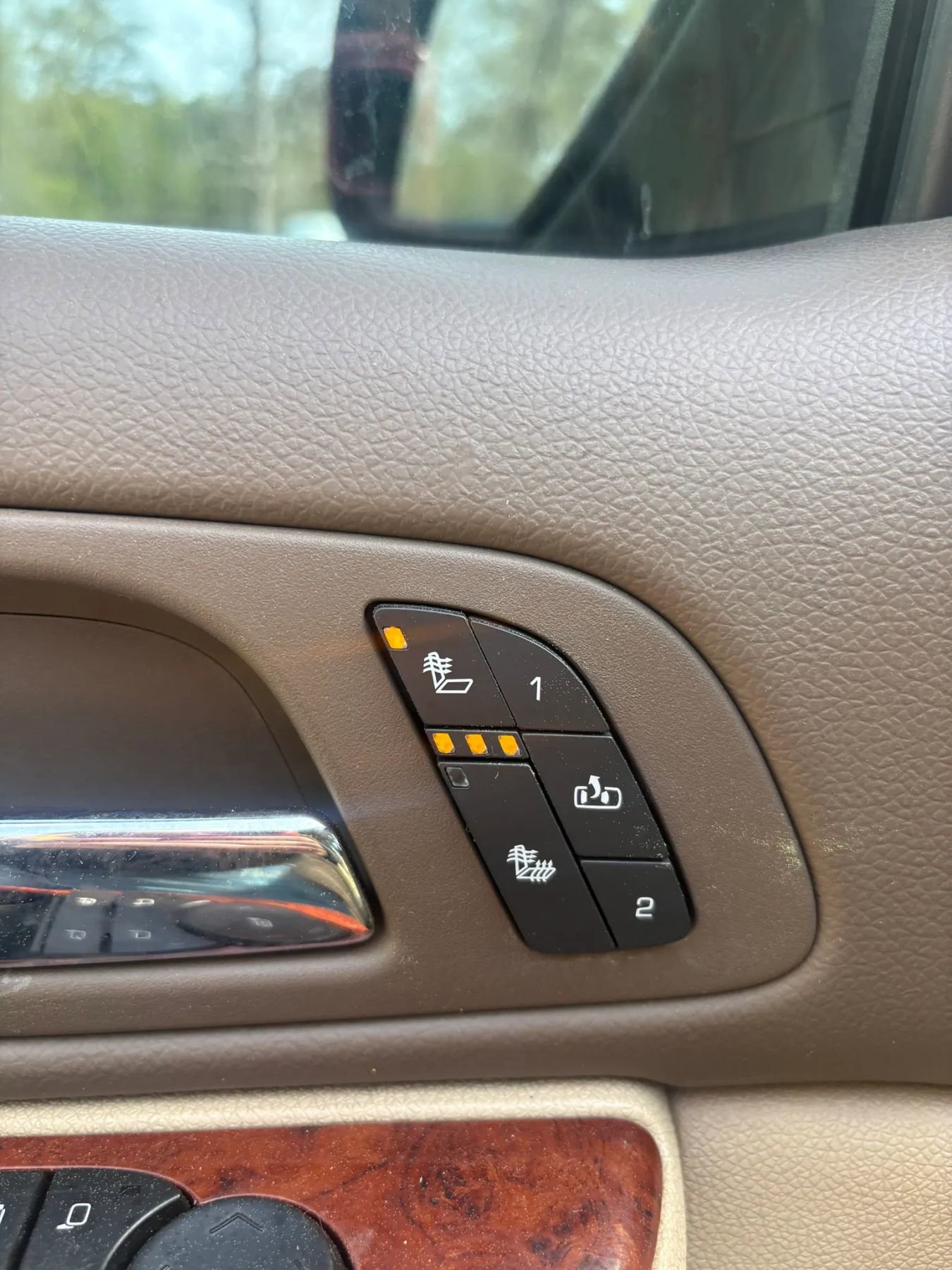 Used 2013 Chevrolet Tahoe LT w/ Luxury Package AWD/4WD image 18