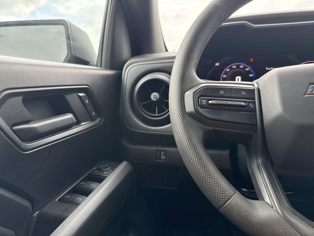 Used 2025 Chevrolet Colorado W/T w/ WT Custom Package RWD image 16