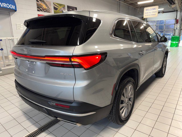 Used 2025 Buick Enclave Preferred FWD image 3