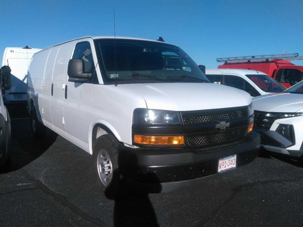 Used 2022 Chevrolet Express 3500 Extended w/ Driver Convenience Package image 4
