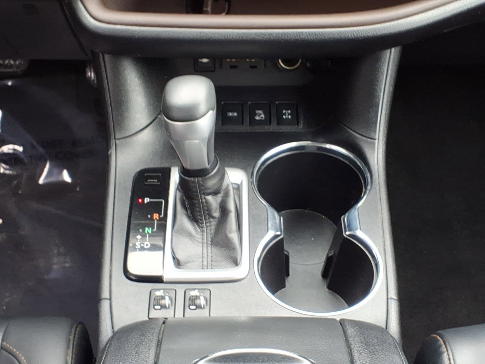Used 2019 Toyota Highlander XLE AWD/4WD image 18