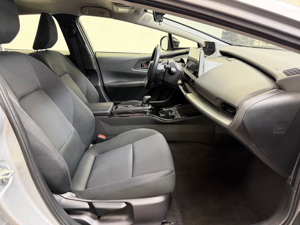 Used 2025 Toyota Prius LE FWD image 10