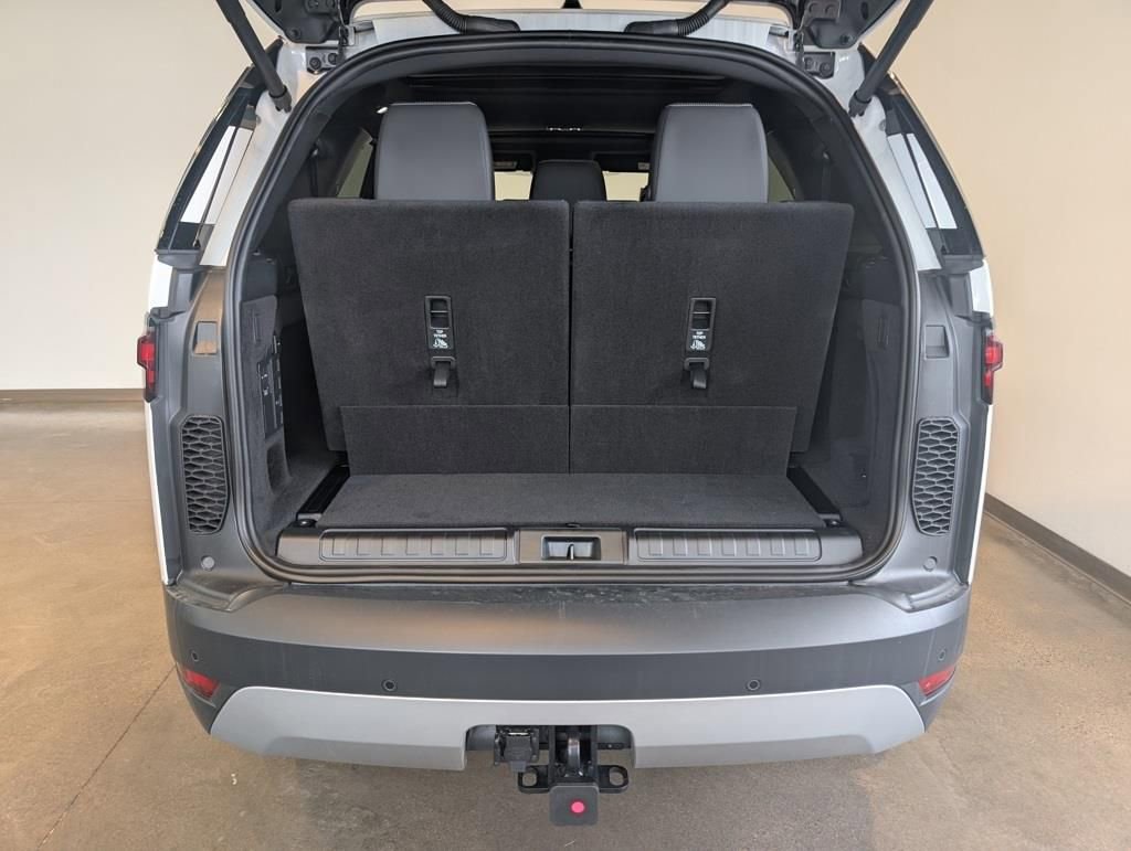 New 2026 Land Rover Discovery S image 5
