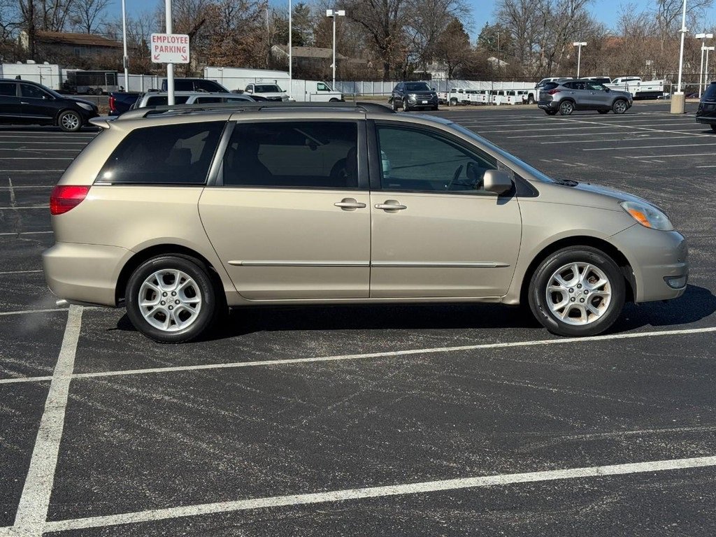 Used 2005 Toyota Sienna XLE Limited image 2