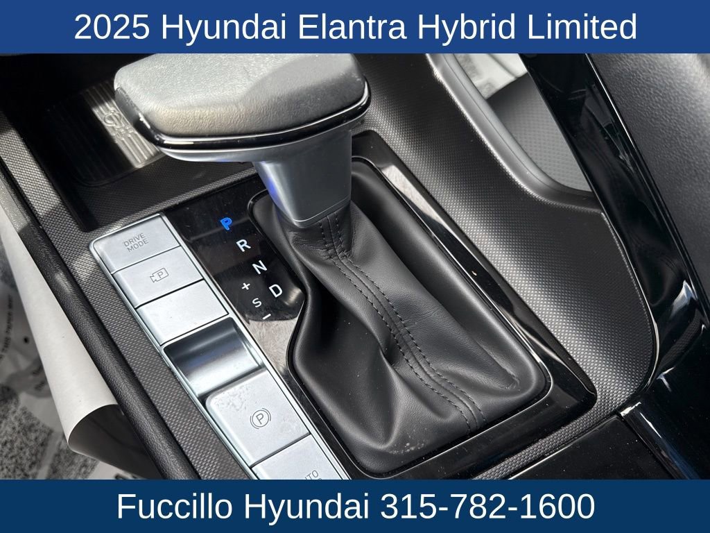 Used 2025 Hyundai Elantra Limited image 21