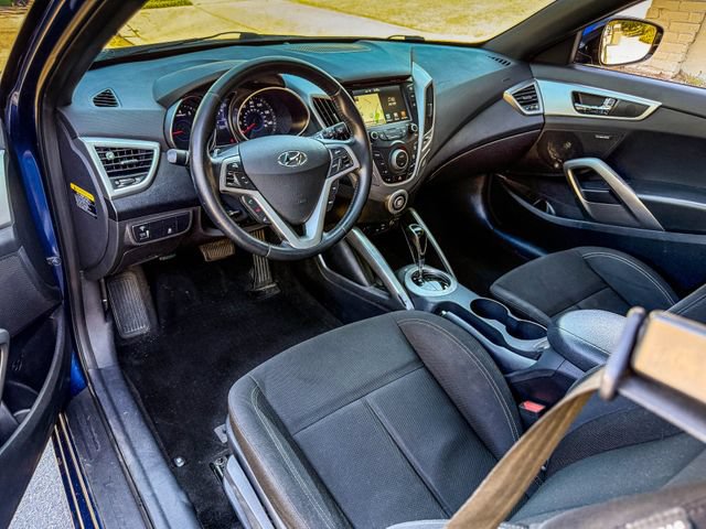 Used 2017 Hyundai Veloster Value Edition FWD image 6