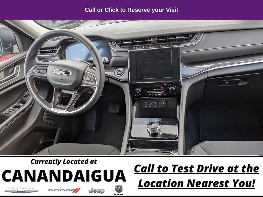 Used 2023 Jeep Grand Cherokee Laredo AWD/4WD image 13