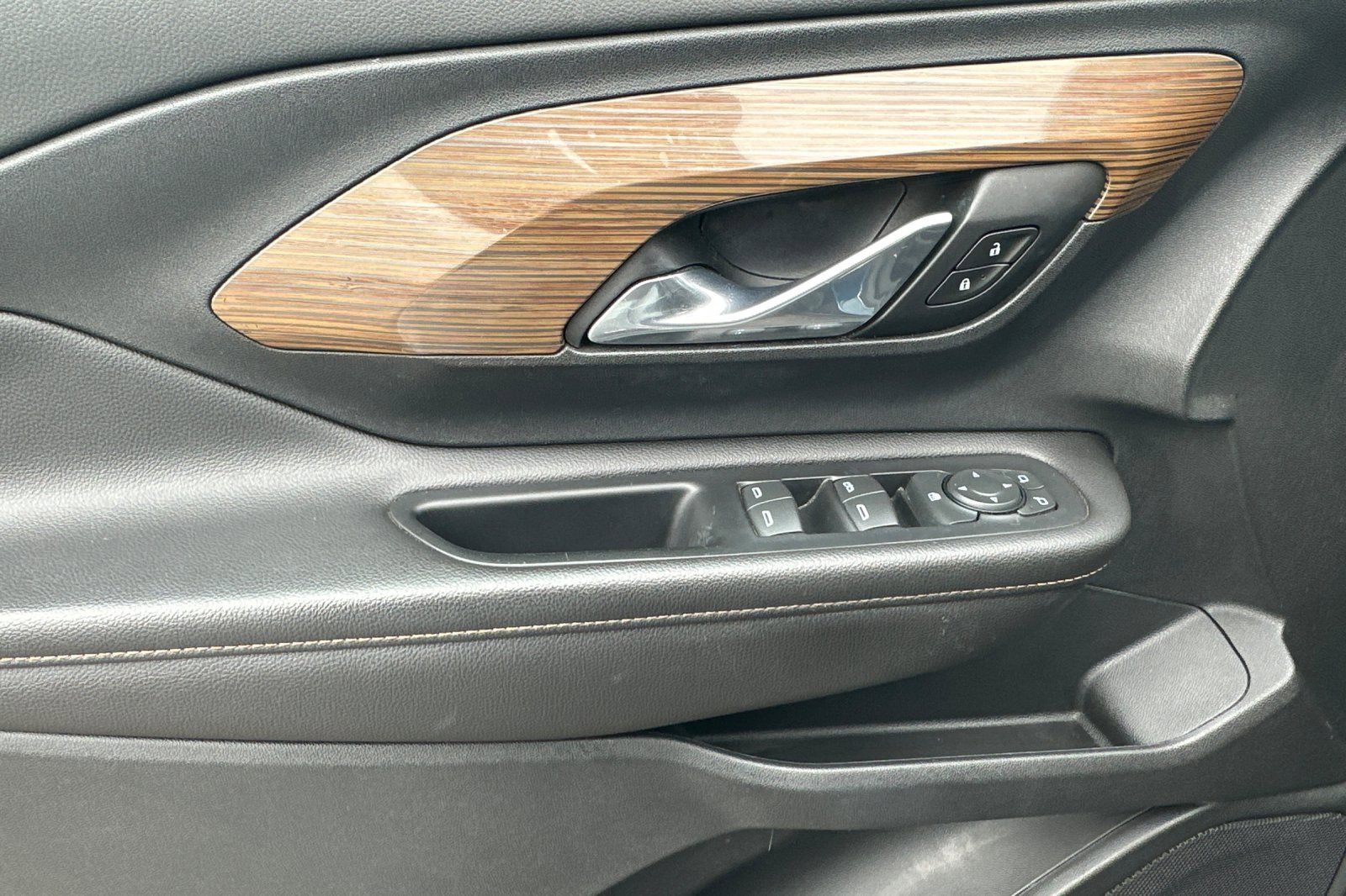 Used 2020 GMC Terrain SLE image 11