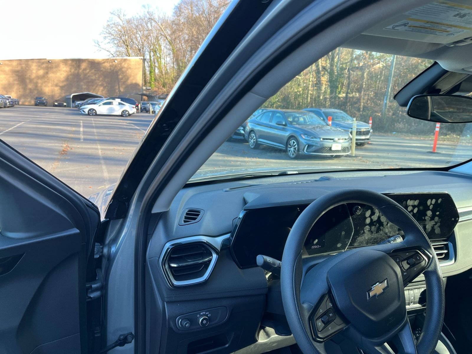 Used 2025 Chevrolet TrailBlazer LT image 32