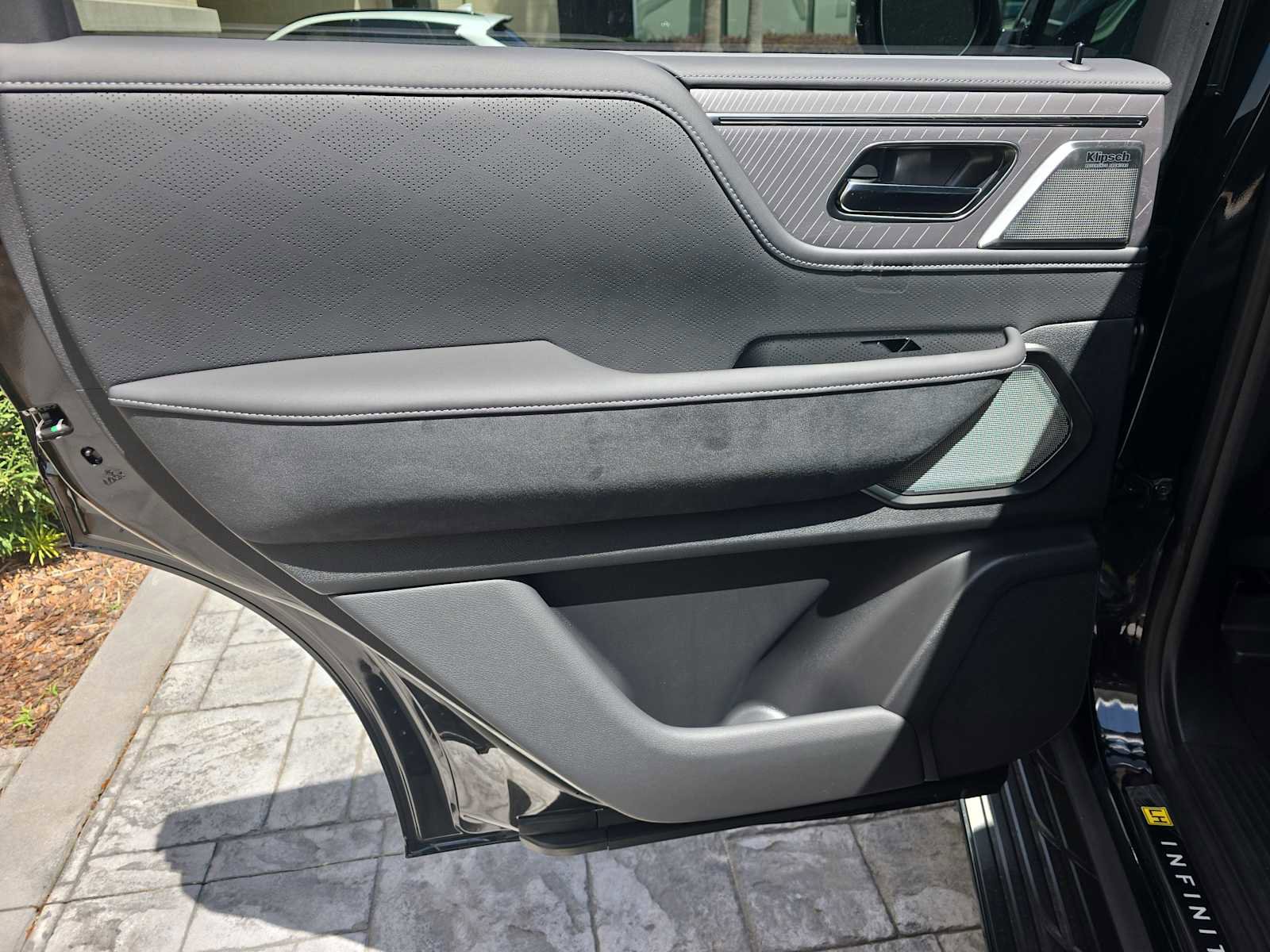 New 2026 INFINITI QX80 Autograph w/ Premium Cargo Package image 12