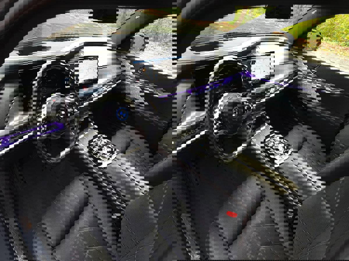 Used 2024 BMW i7 xDrive60 w/ Executive Package image 2