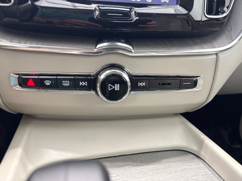 Used 2023 Volvo XC60 B5 Plus w/ Climate Package AWD/4WD image 34