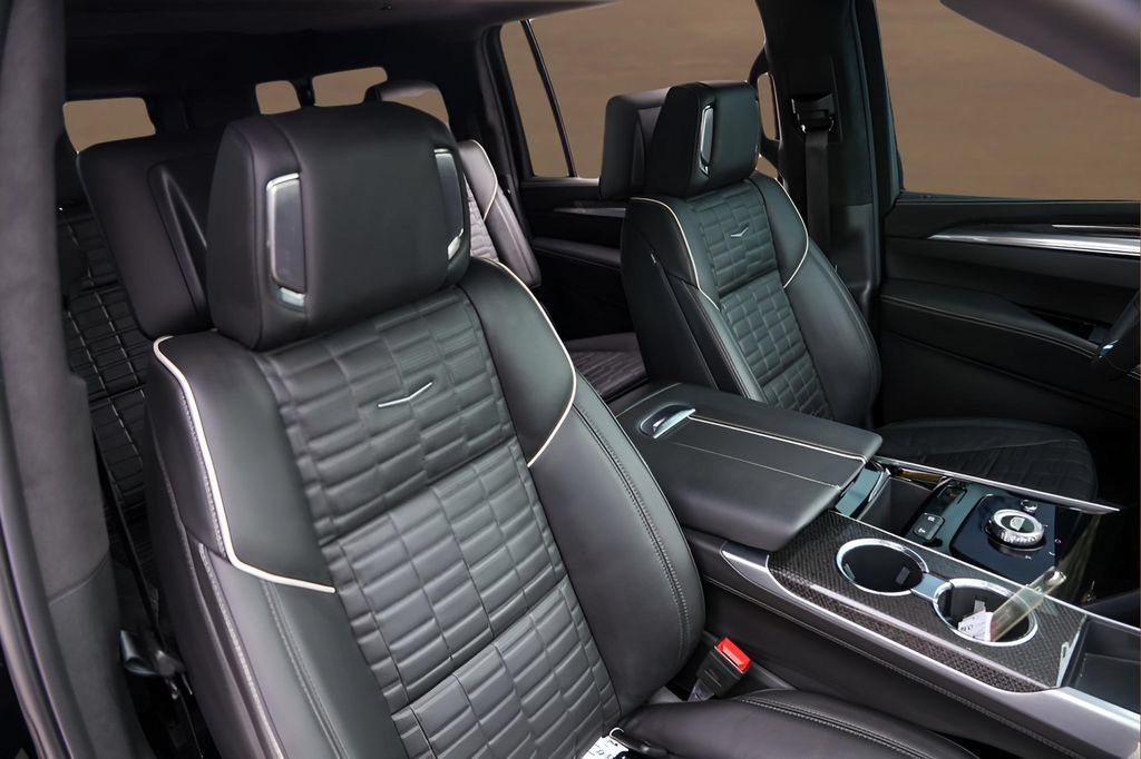 Certified 2025 Cadillac Escalade ESV V AWD/4WD image 33