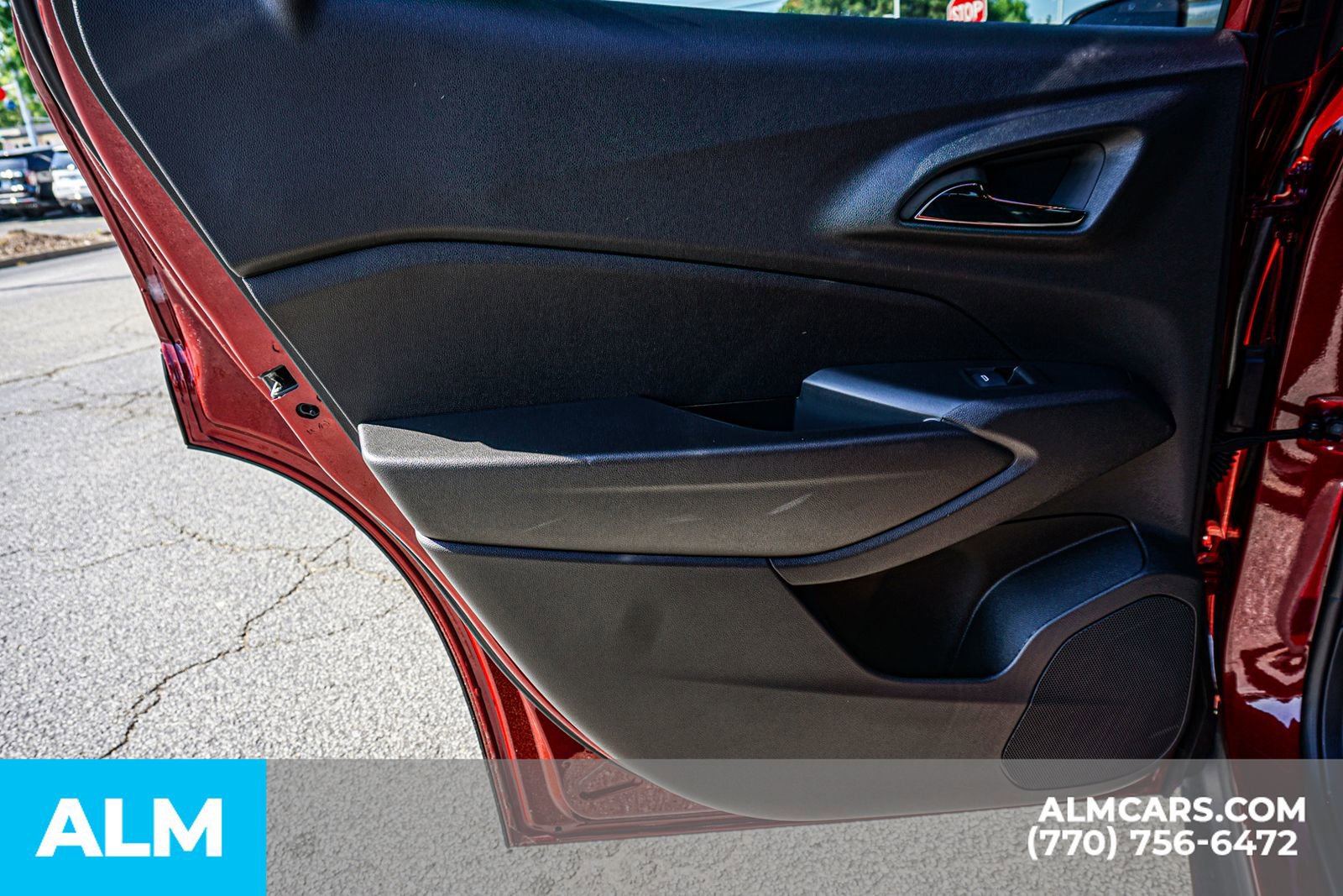 Used 2025 Chevrolet Trax RS FWD image 57