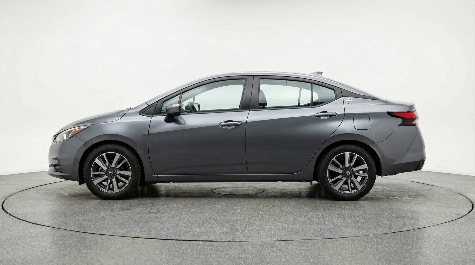 Used 2025 Nissan Versa SV image 5