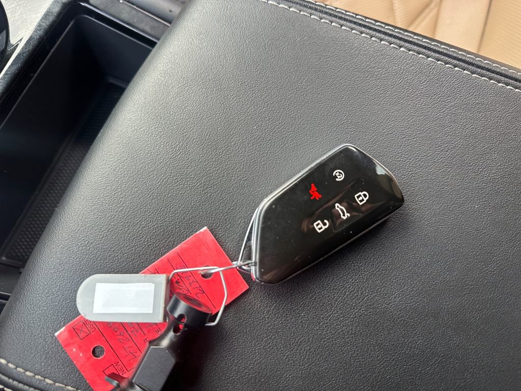 Used 2024 Volkswagen Atlas Cross Sport SE image 33