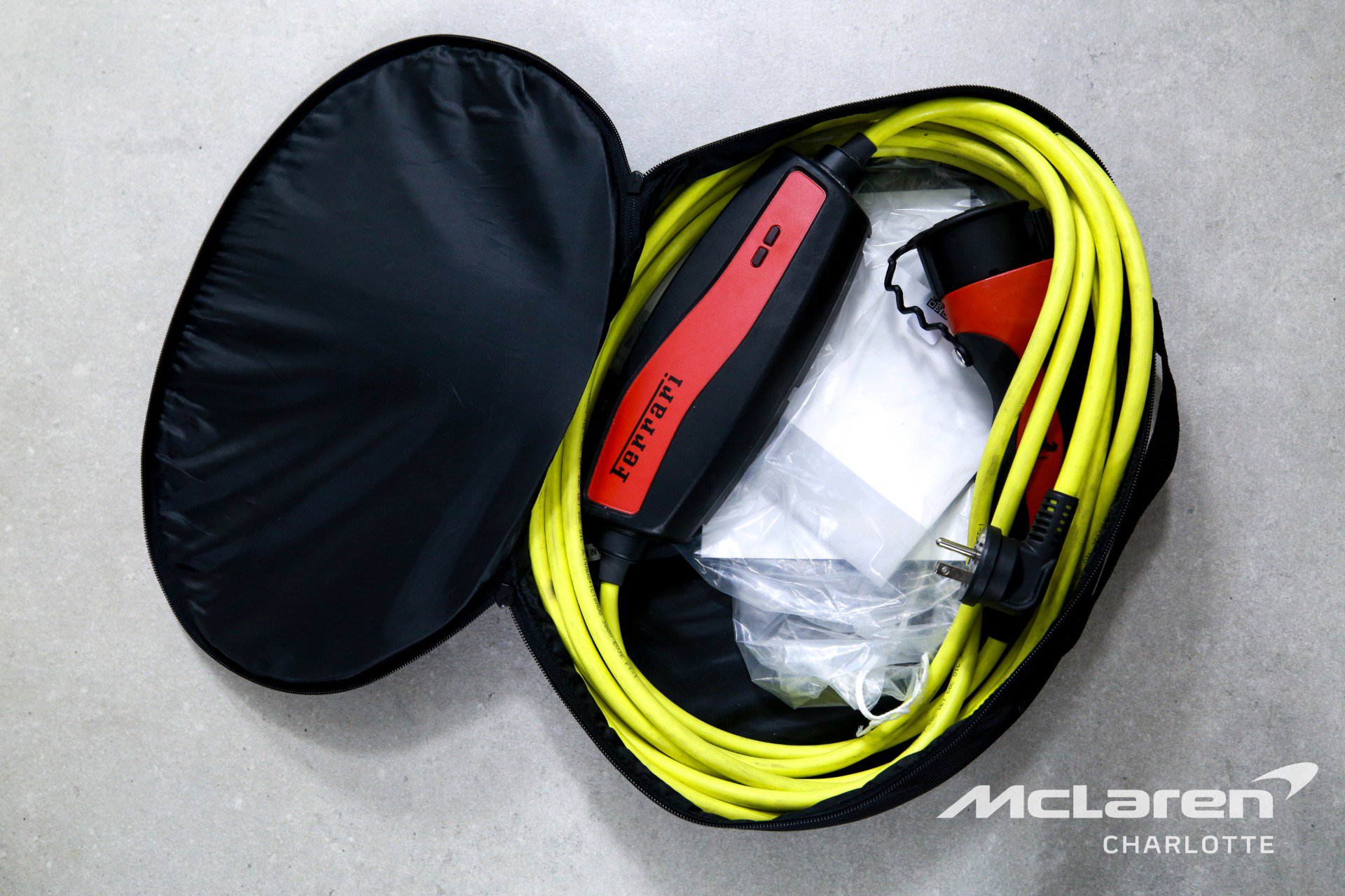 Used 2022 Ferrari SF90 Spider image 25