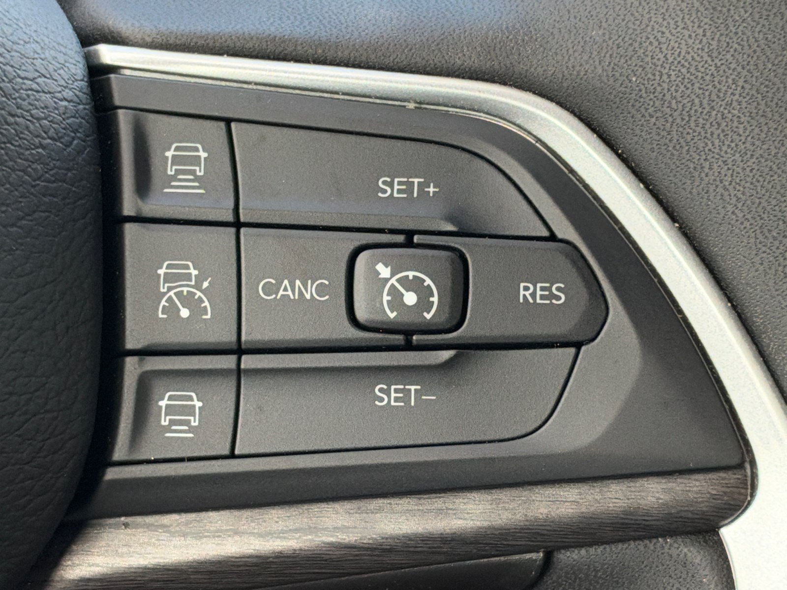 Used 2024 Jeep Grand Cherokee Limited RWD image 29