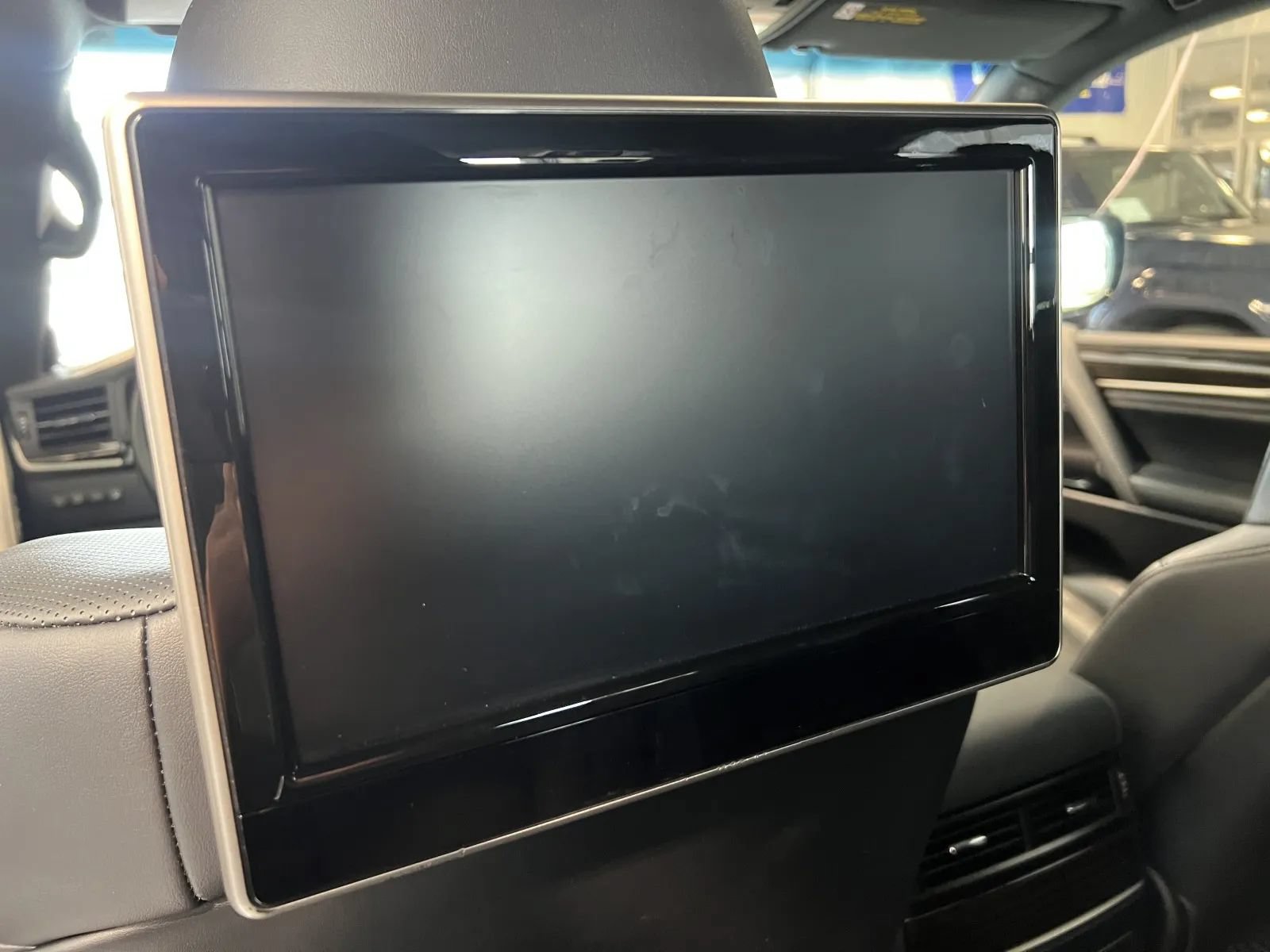 Used 2021 Lexus LX 570 4WD w/ Sport Package image 24