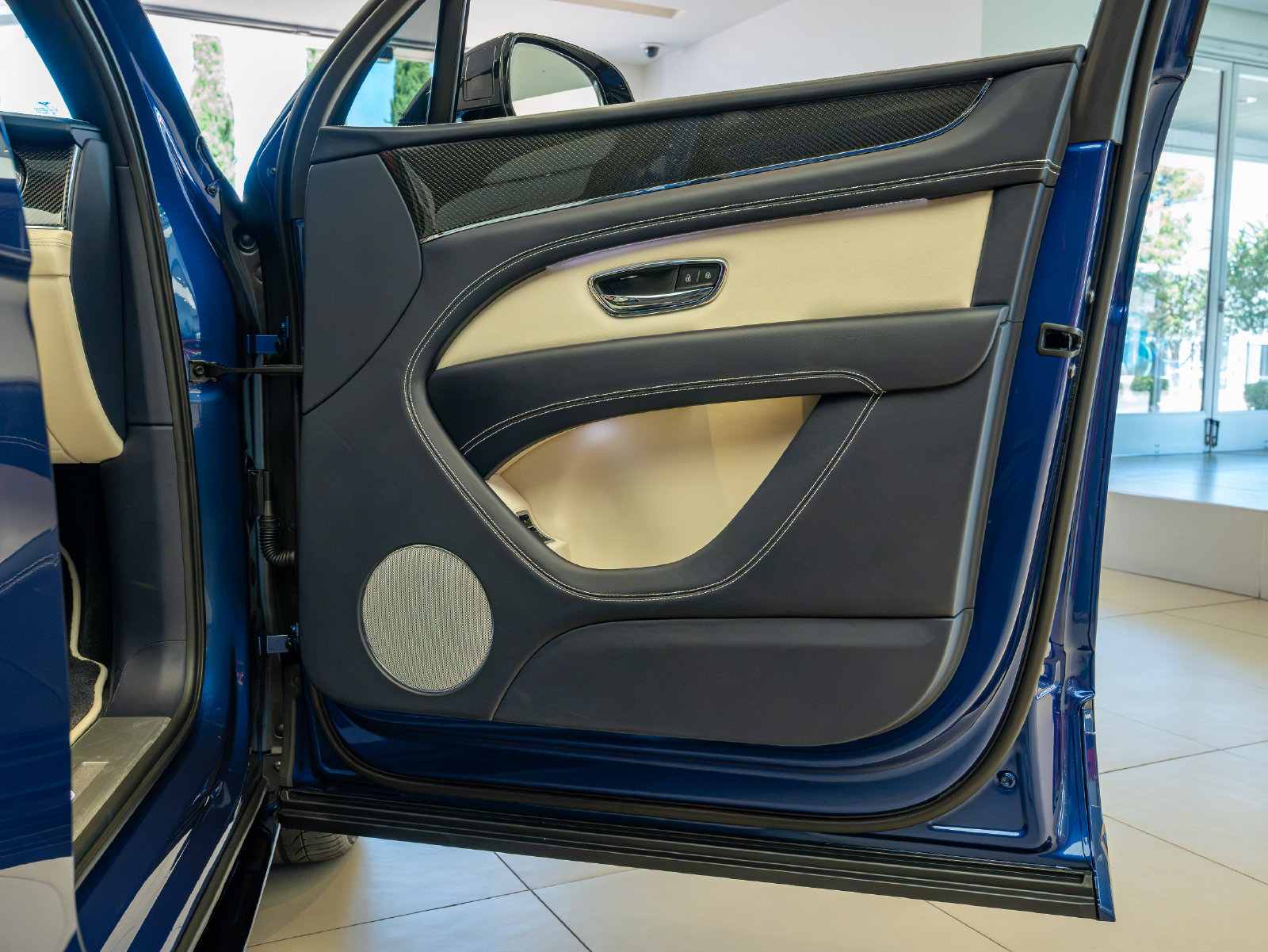 Used 2022 Bentley Bentayga AWD/4WD image 26