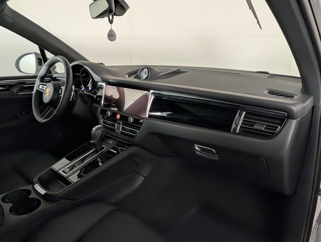 New 2026 Porsche Macan image 19