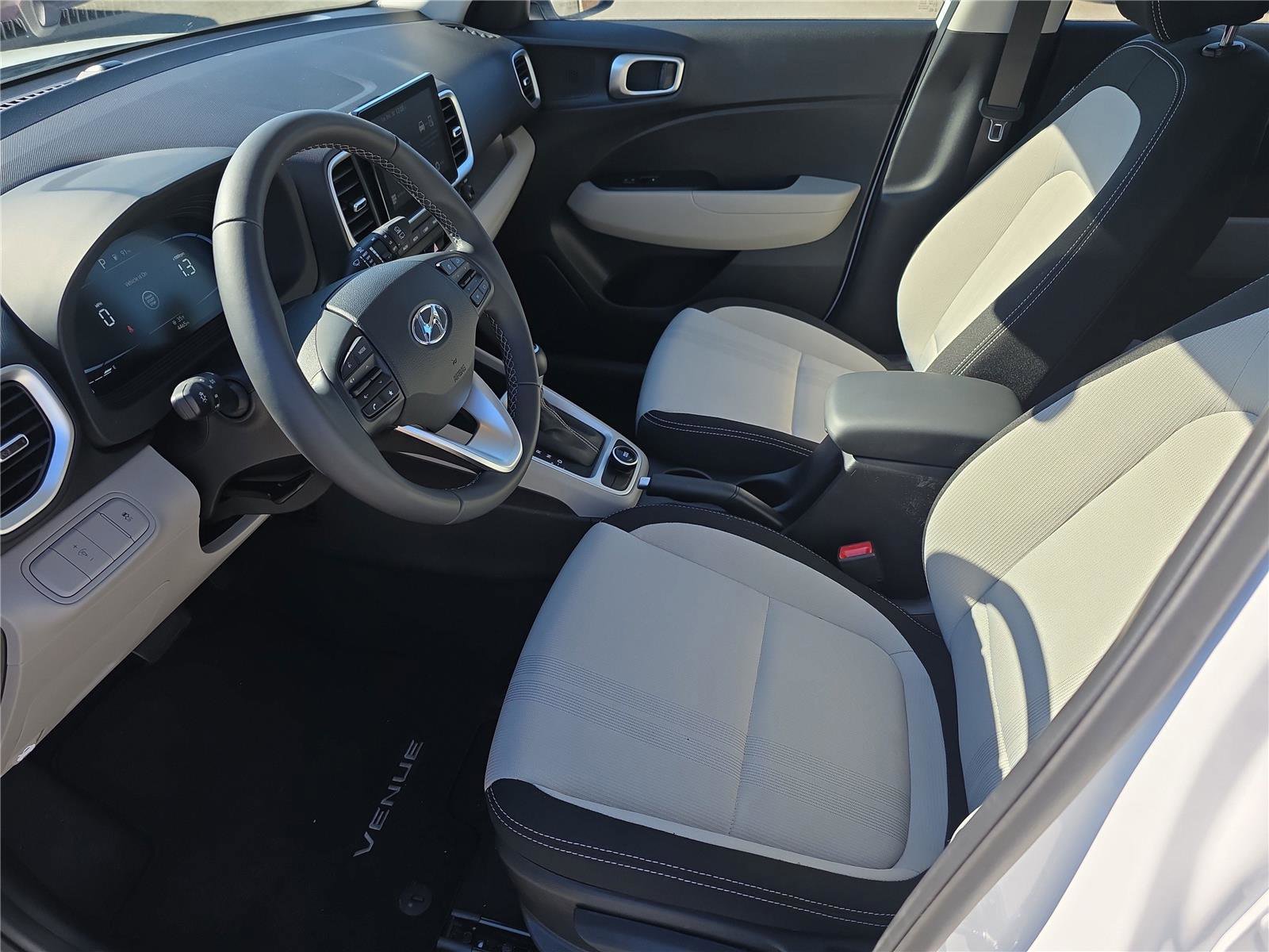 Certified 2025 Hyundai Venue SEL image 13