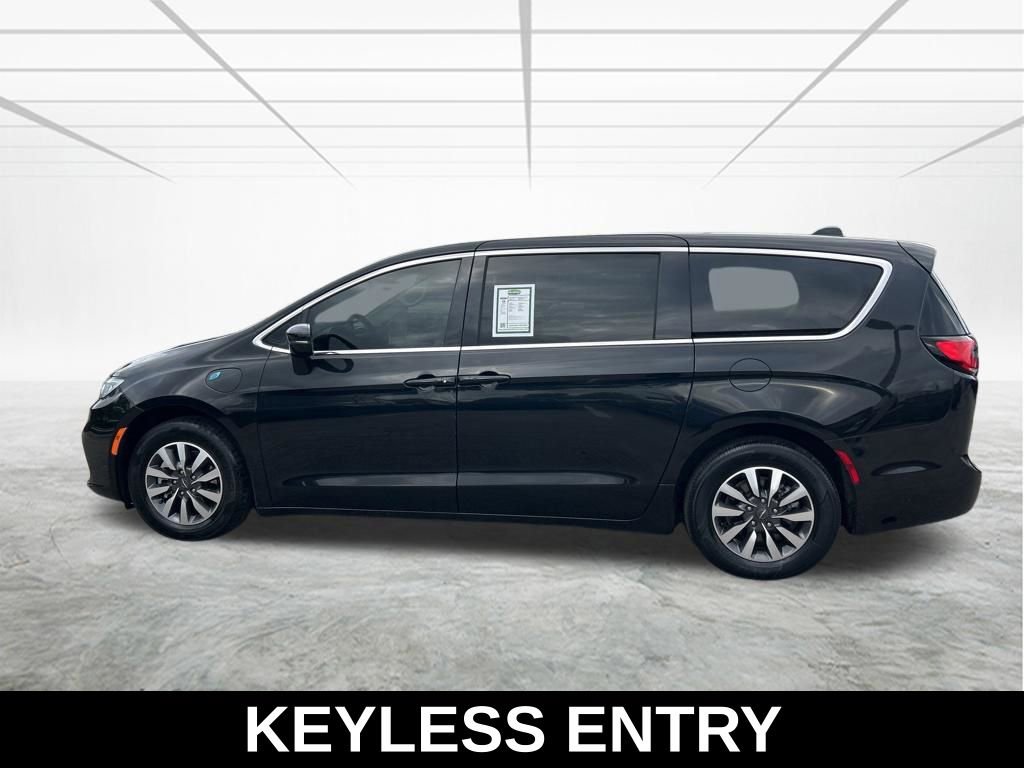 Used 2022 Chrysler Pacifica Touring-L FWD image 8